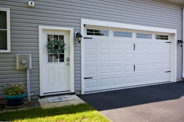24/7 Emergency Garage Door Panel Replacement experts in West Pasco, WA